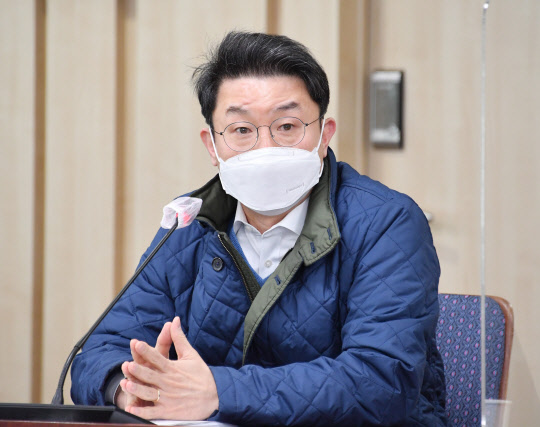 이억원 기획재정부 차관이 14일 서울시농수산식품공사에서 열린 제2차 물가관계차관회의를 주재하고 있다. <연합뉴스>